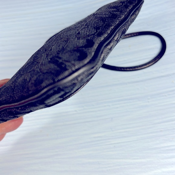 🌺 COACH SLIM BLACK POCKET LEATHER AND CANVAS SIGNATURE C WRISTLET BAG VINTAGE - Picture 4 of 7